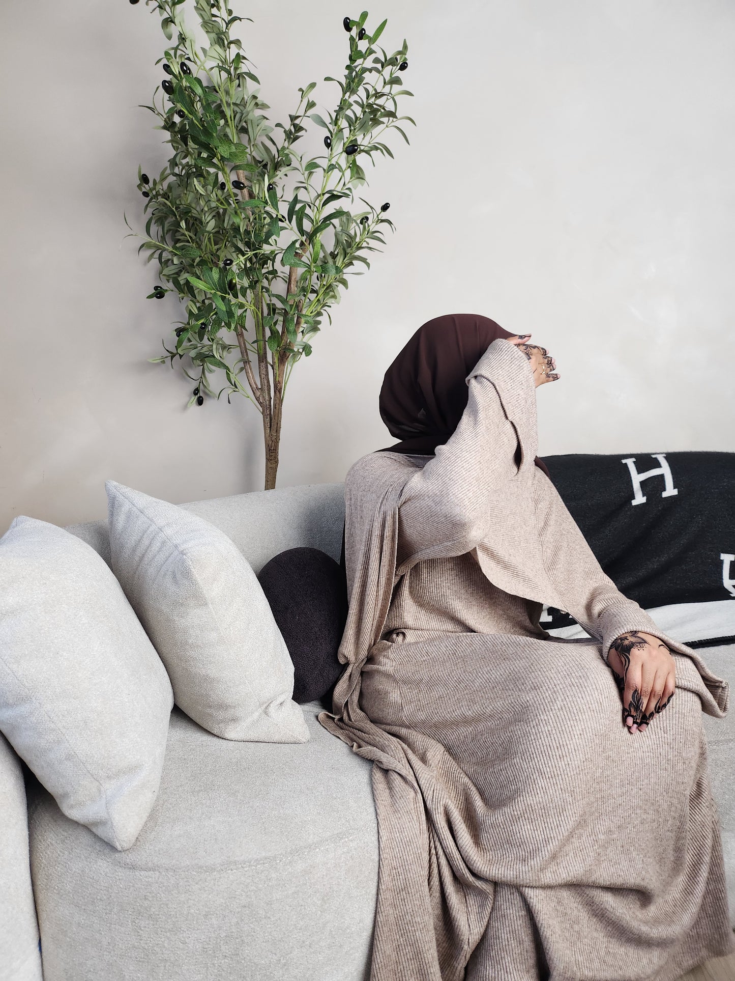 Qamar (قمر) Abaya